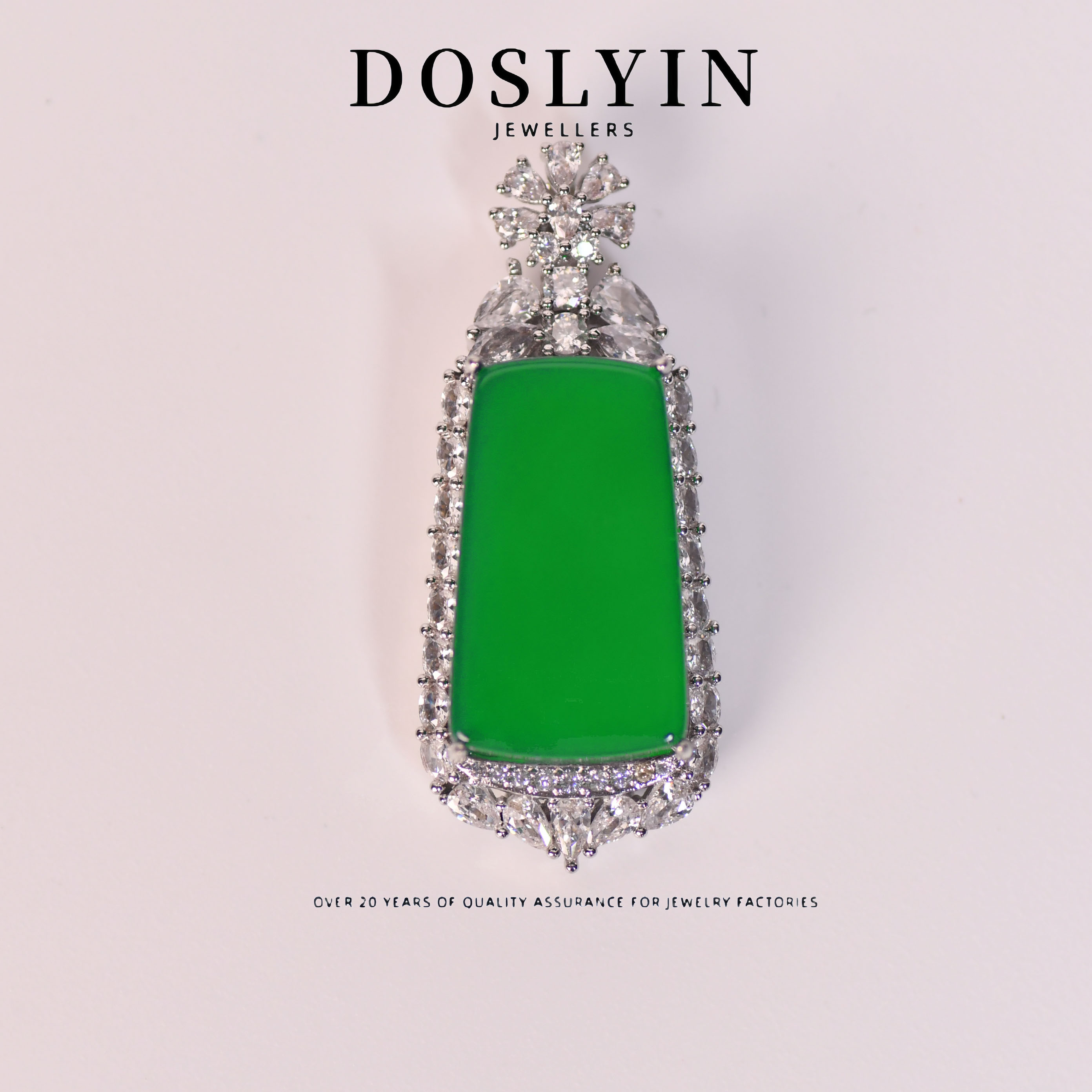 玉髓 【美定H198】气质精美无事牌女款坠链项链吊坠多样性发一