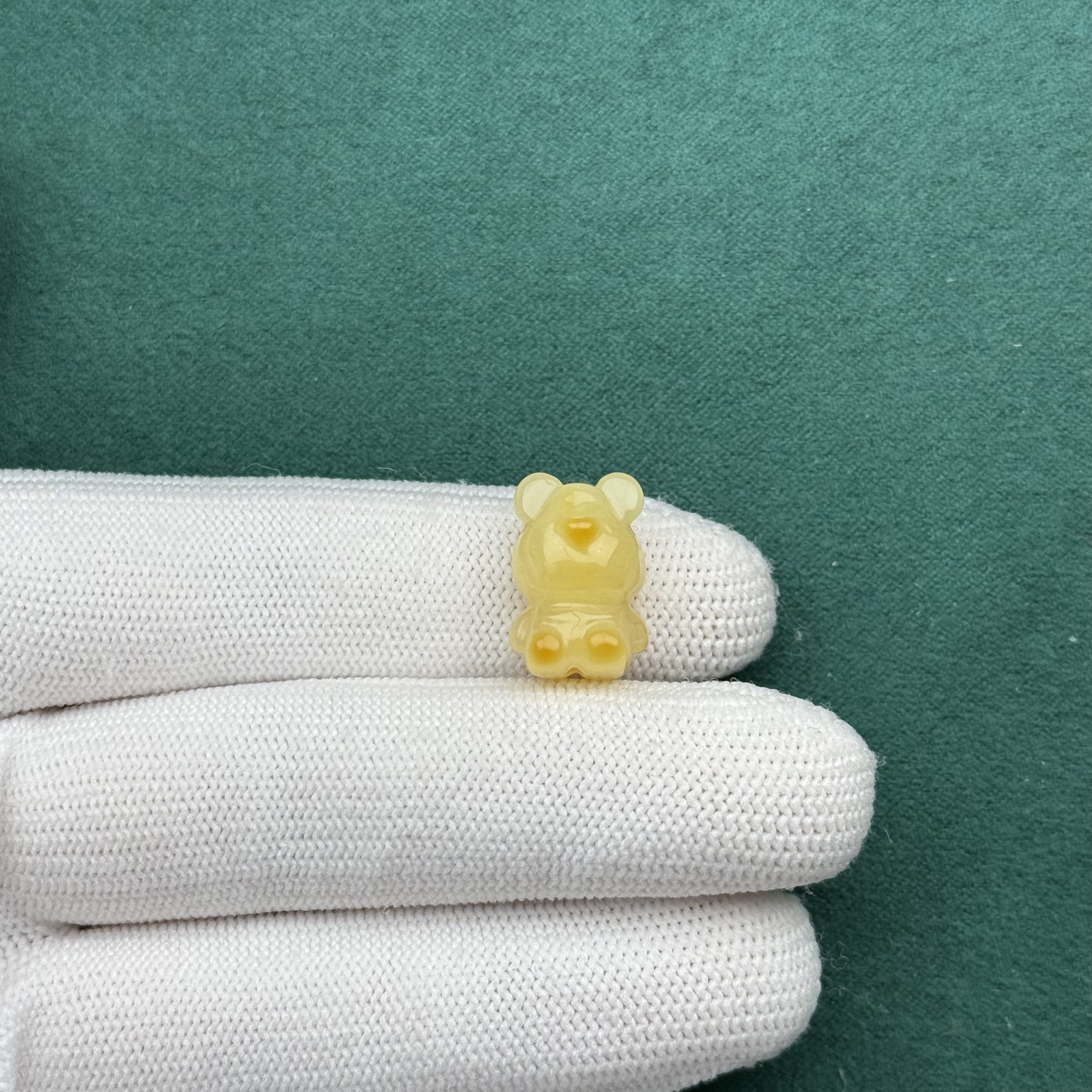 K1721天然原矿蜜蜡 雕刻小熊11*16*9mm 支持鉴定 假一罚十