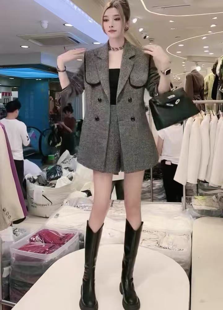 5392灰色毛呢西装外套女韩系冬新款高级感赫本风气质休闲呢子大衣