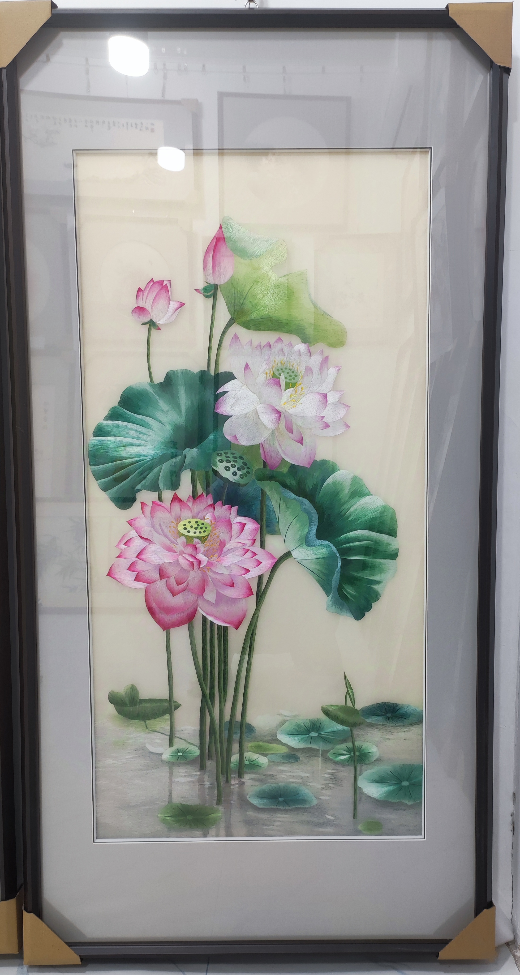 精品手工苏绣荷花玄关挂画69x135cm