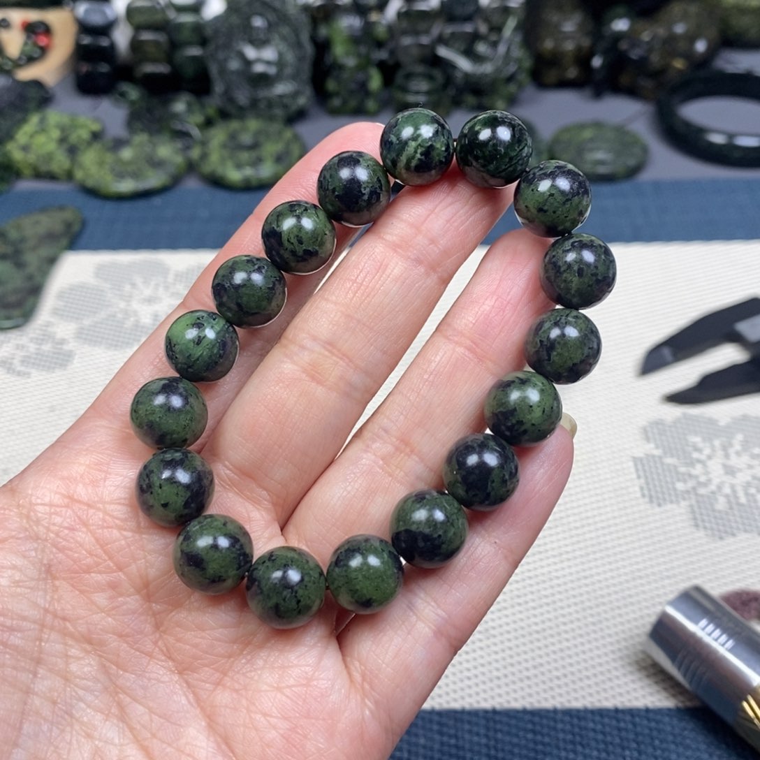 蛇纹石玉手链未镶嵌12mm高冰17颗