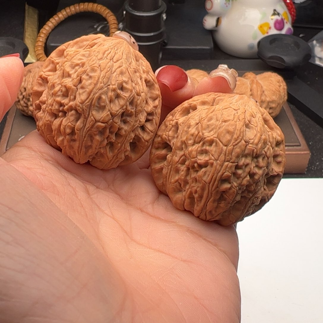 文玩核桃吊坠滢绣球