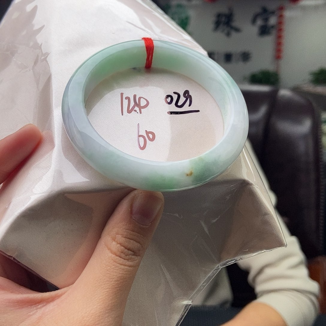 翡翠手镯未镶嵌拍一发一