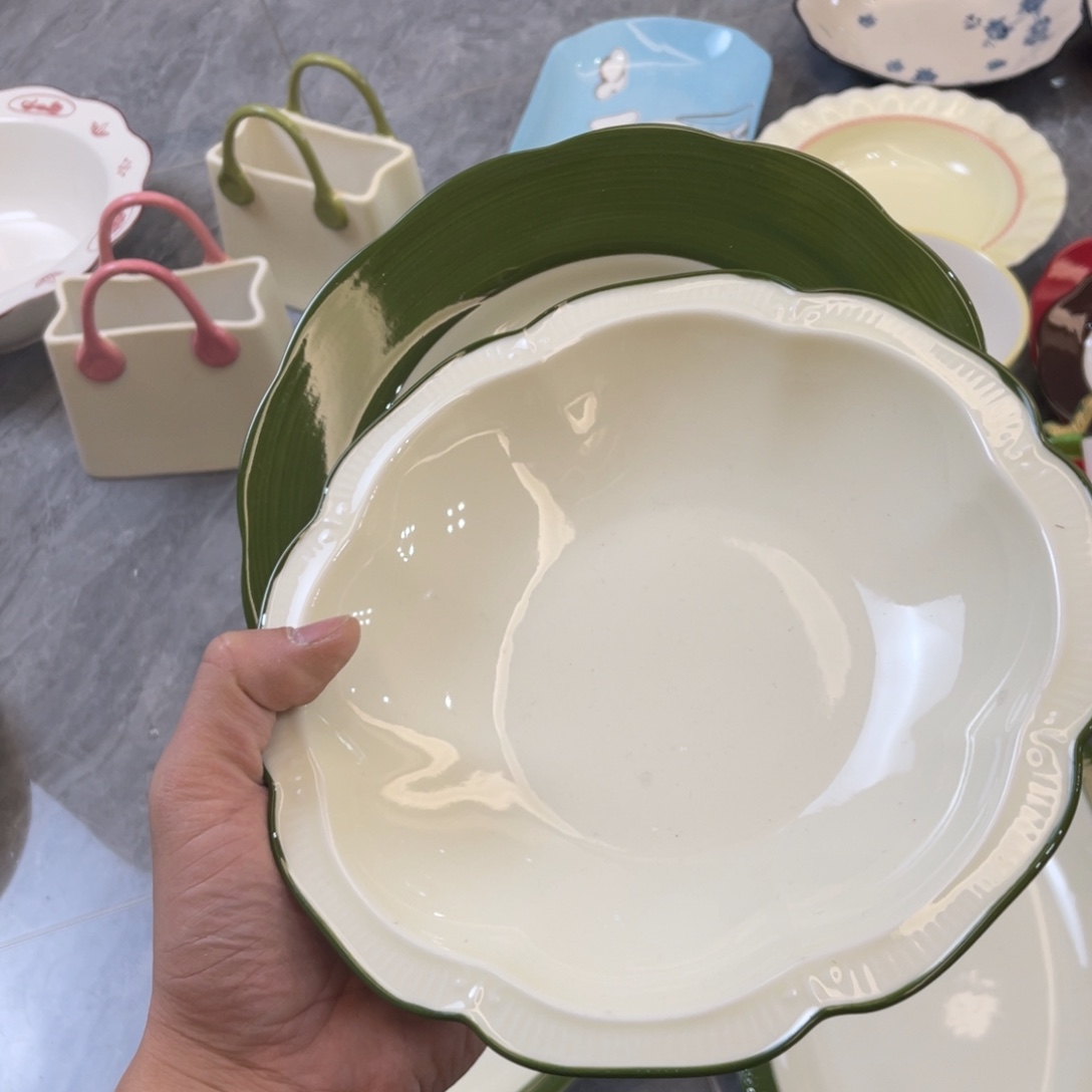 陶瓷微瑕餐具介意勿拍，满18飞！