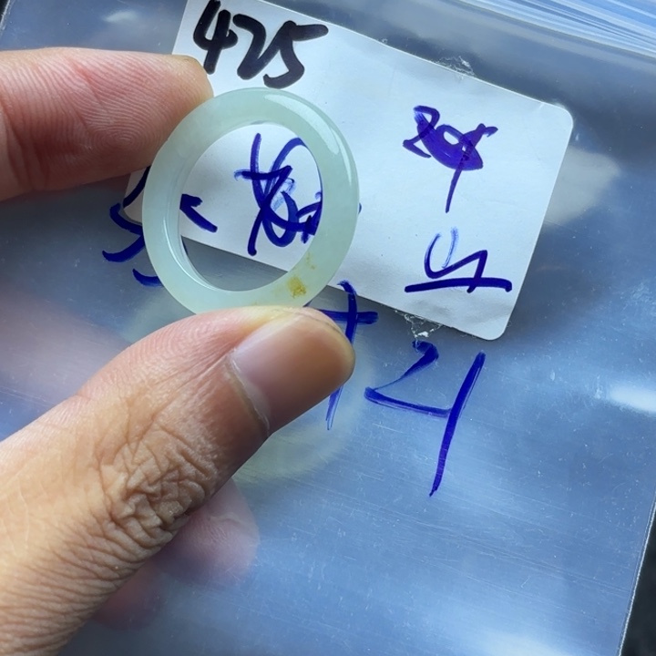 颈饰未镶嵌翡翠戒指