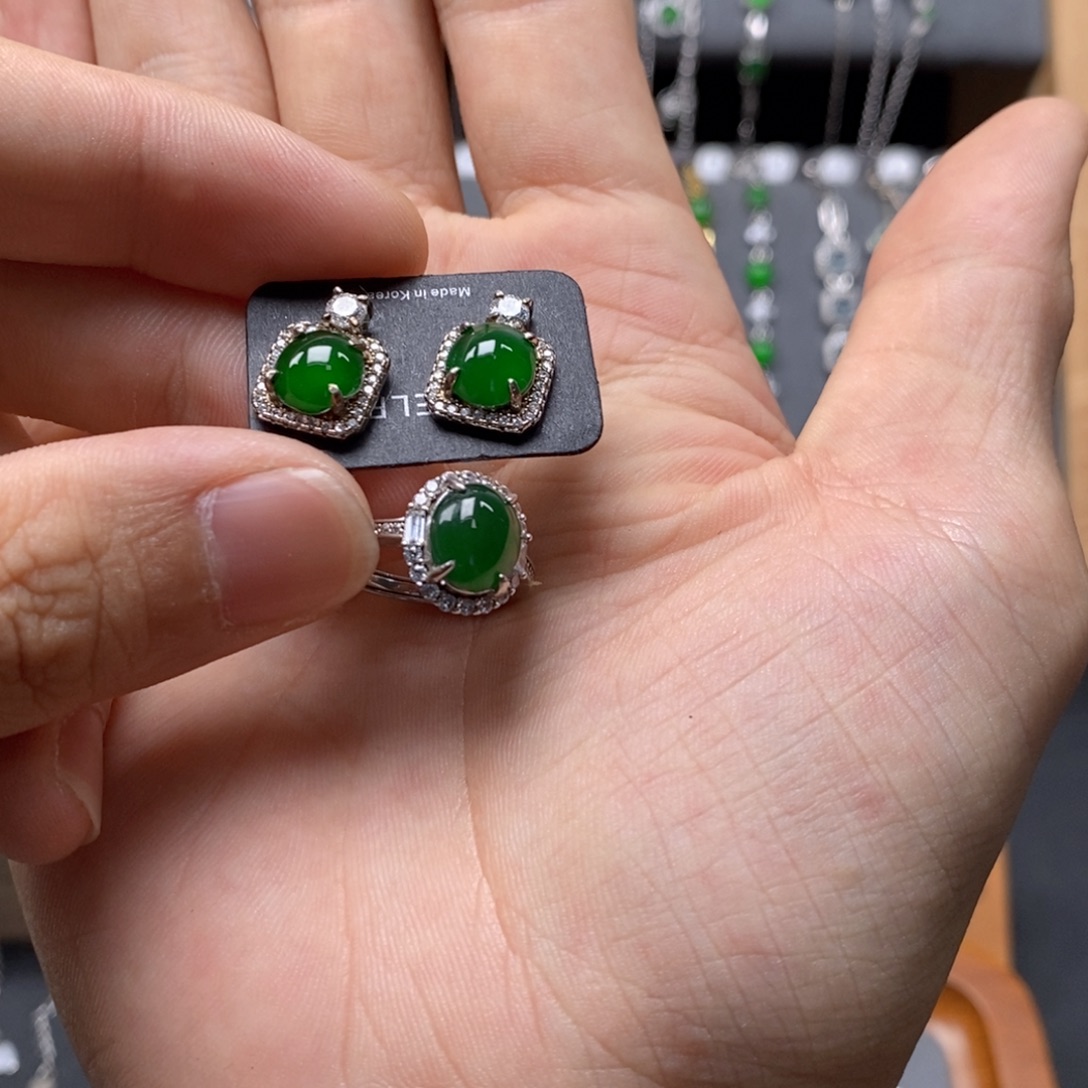 小***儿翡翠银S925镶嵌颈饰