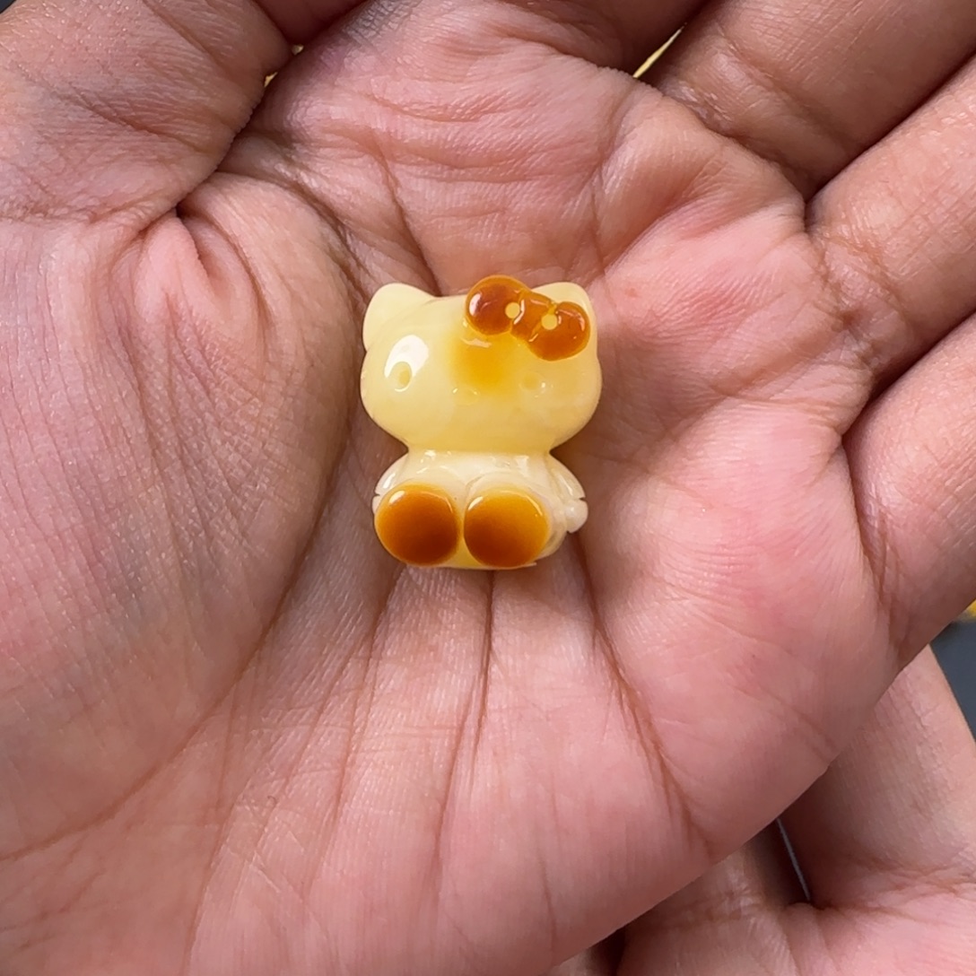 琥珀未镶嵌颈饰琥珀