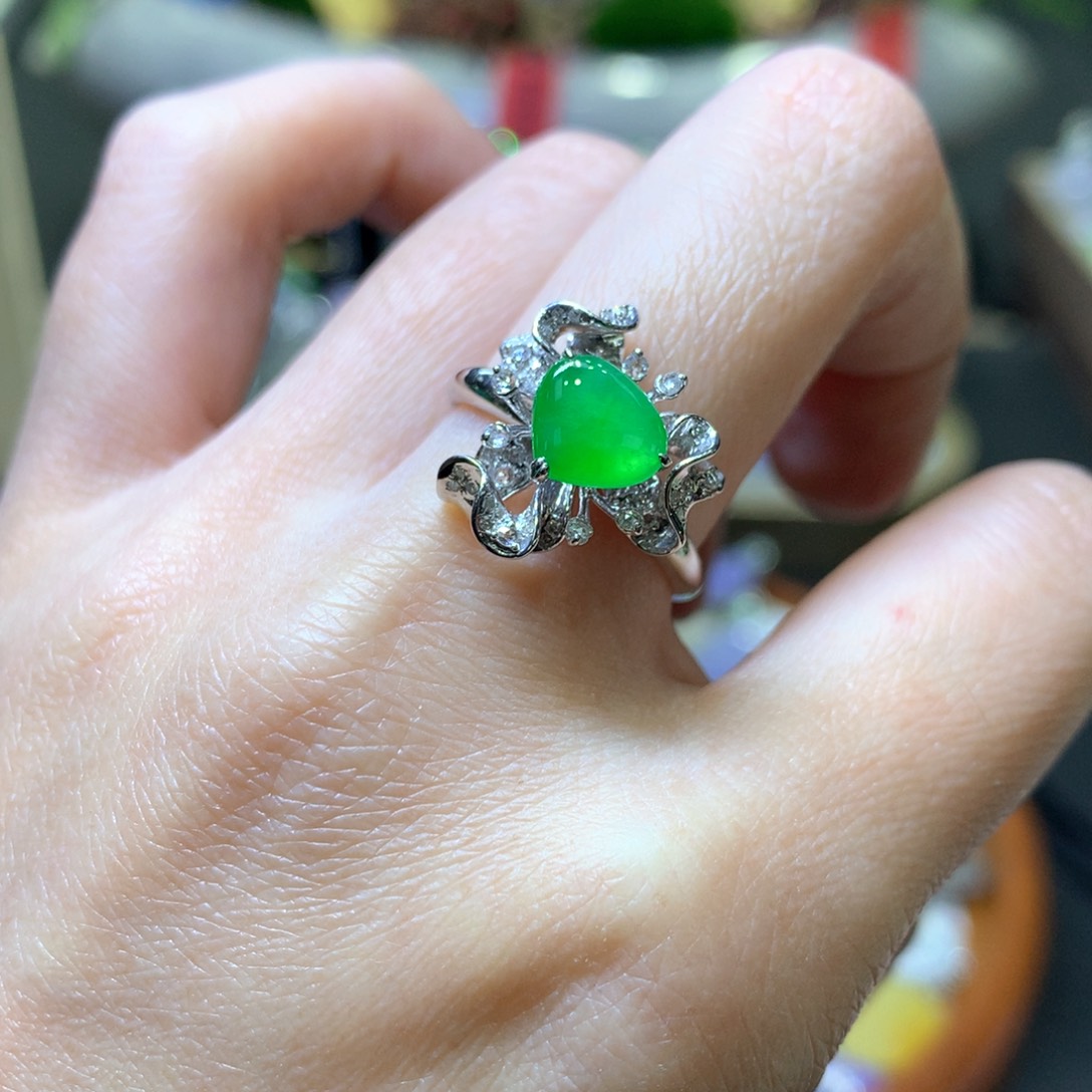 【闪购商品】翡翠颈饰18K金镶嵌翡翠吊坠项链