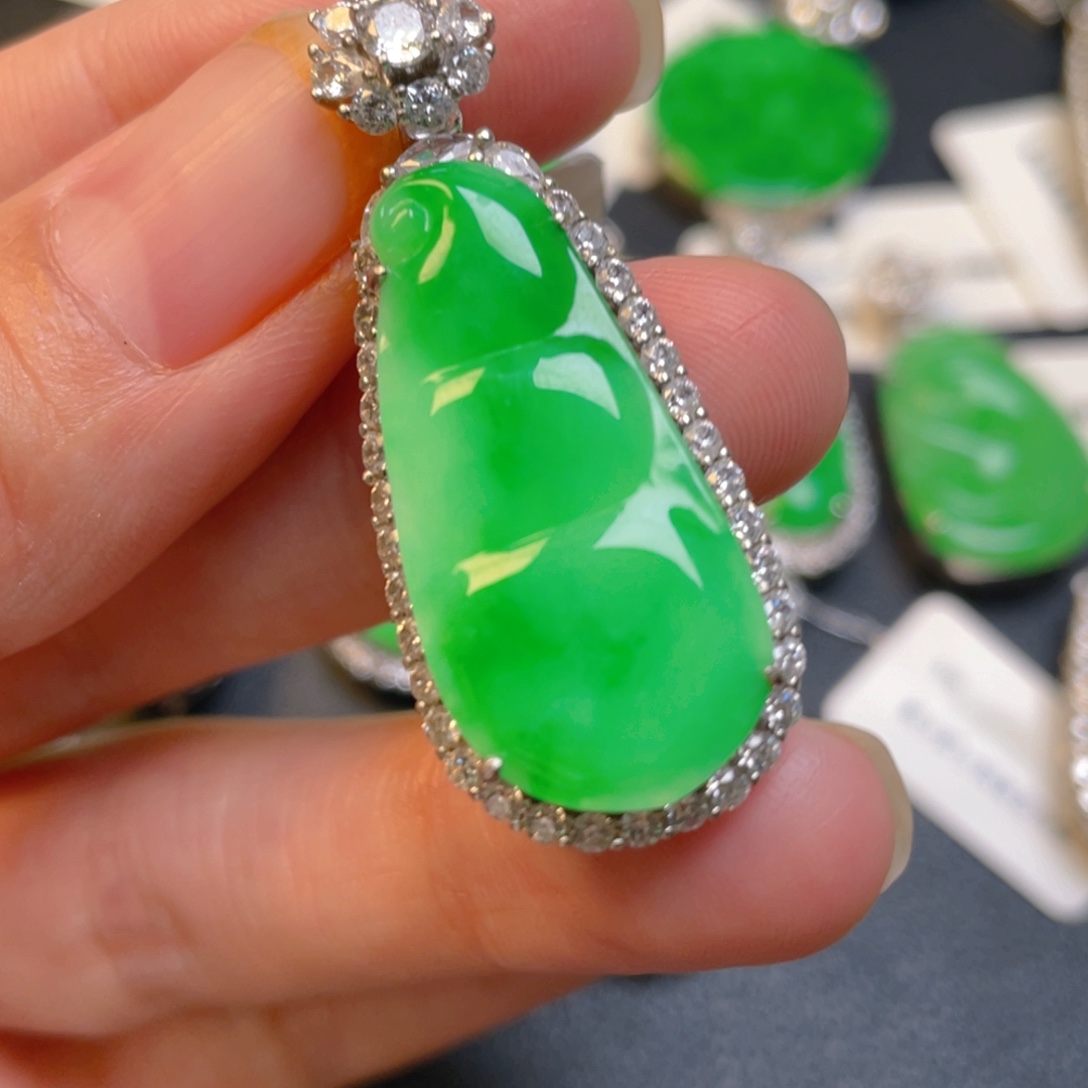 颈饰银S925镶嵌翡翠