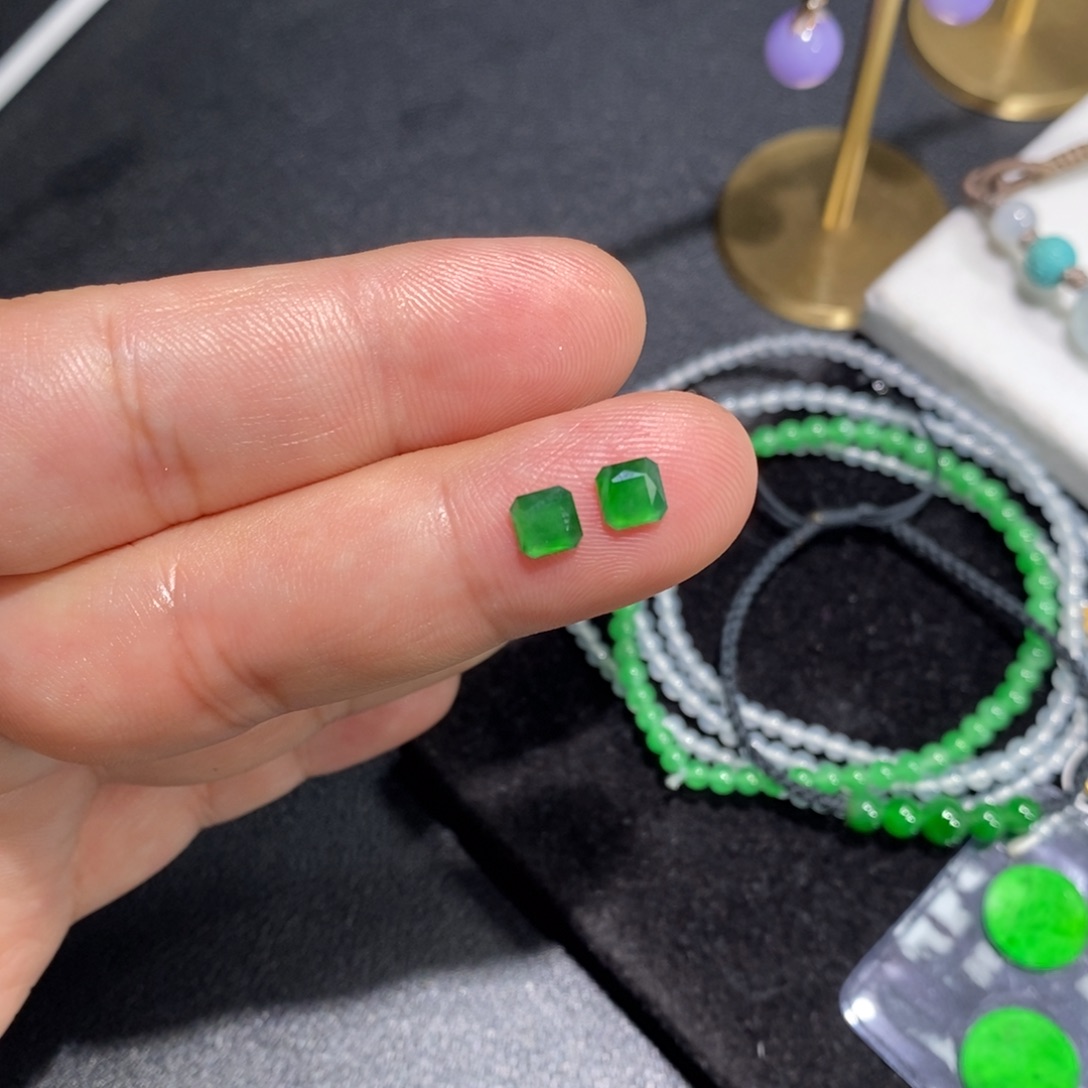 翡翠裸石冰阳绿切割面