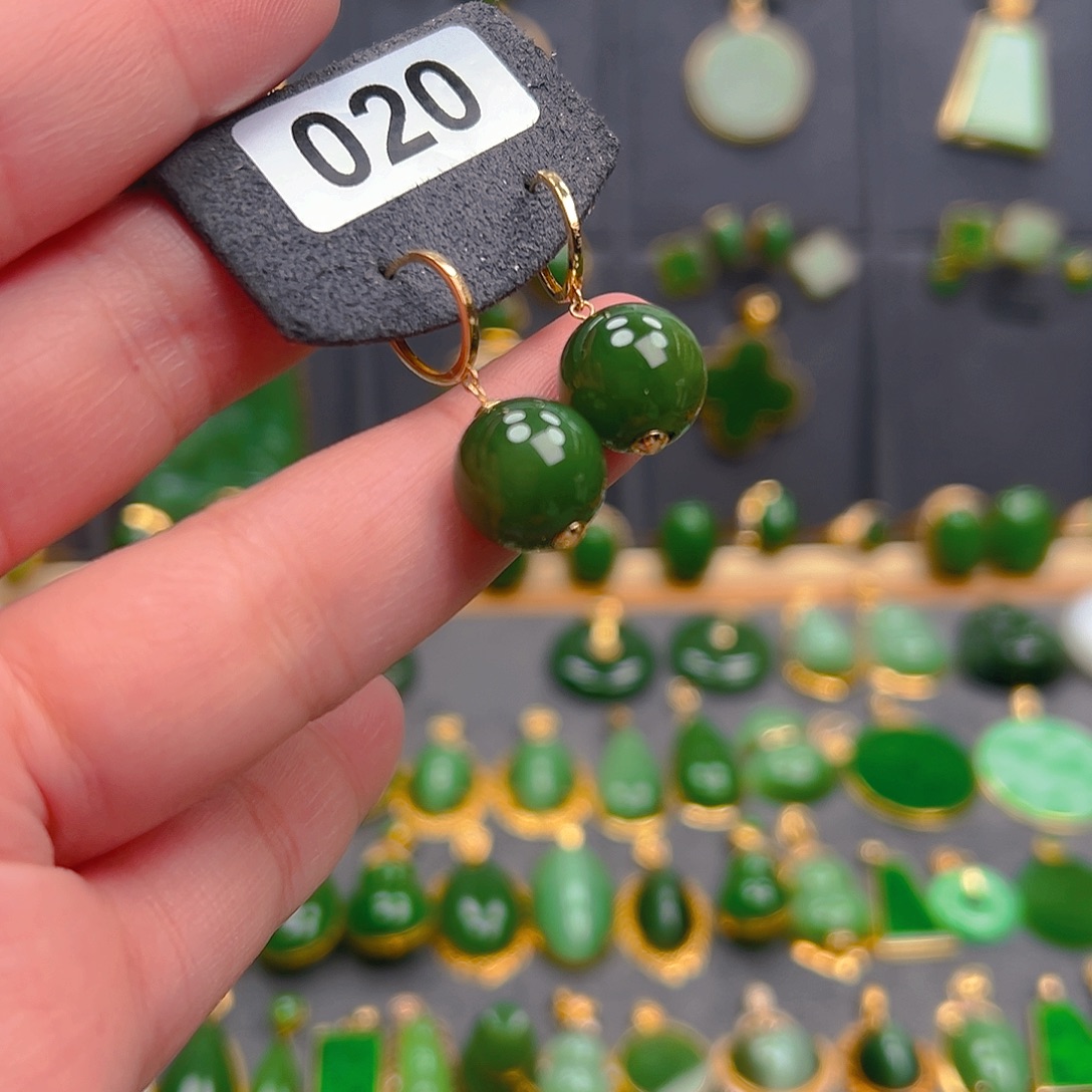 和田玉18K金镶嵌耳饰