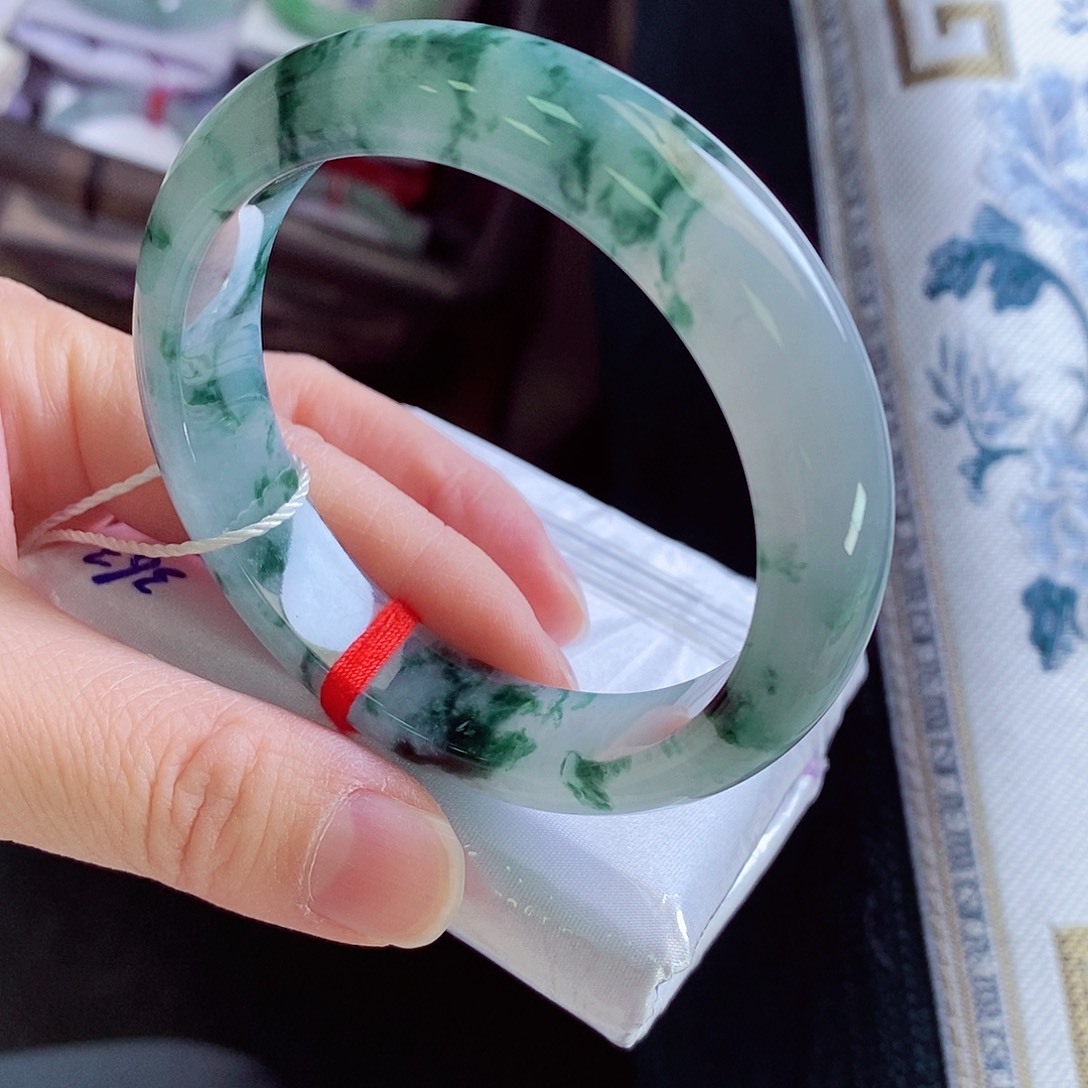 翡翠未镶嵌手镯（圆镯）56圈口冰飘花