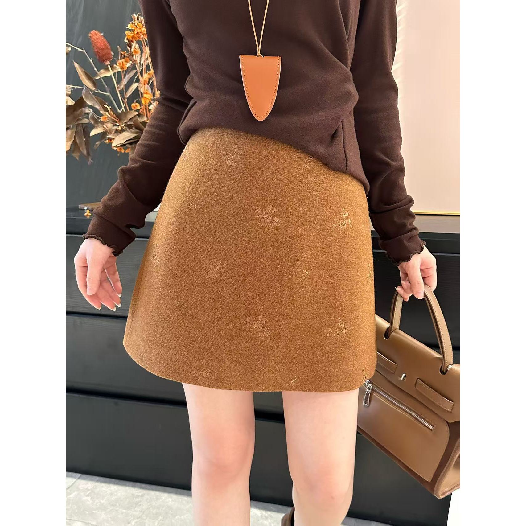 Mozch 羊M混纺立体刺绣A字裙显瘦半身裙【长40】