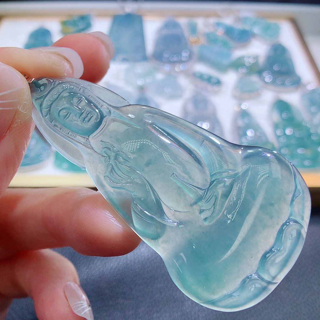 翡翠颈饰18K金镶嵌翡翠