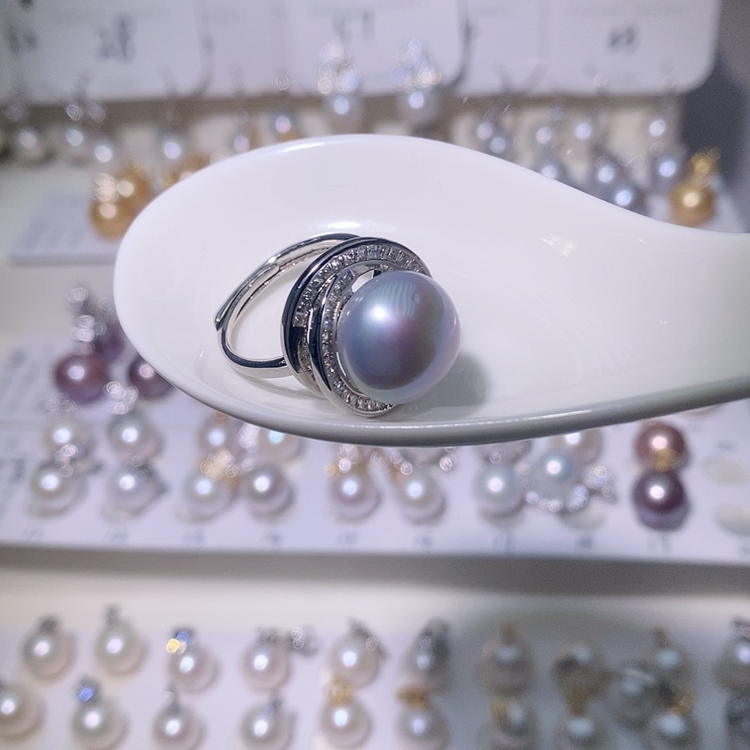 淡水珍珠戒指合金尺寸13/14毫米有瑕疵
