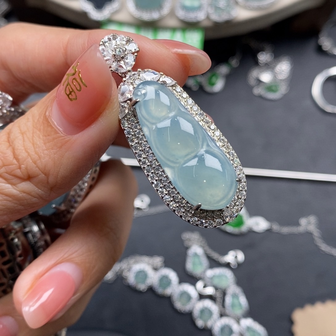 翡翠颈饰未镶嵌翡翠