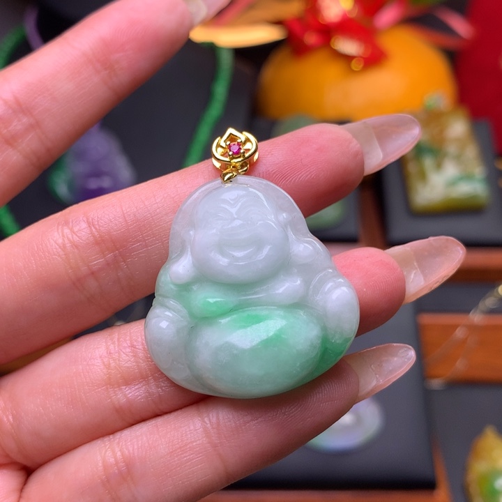 翡翠颈饰未镶嵌佛公