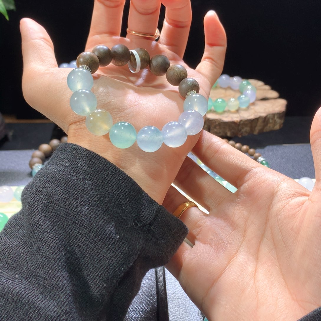 未镶嵌手串翡翠底色带特色飘花