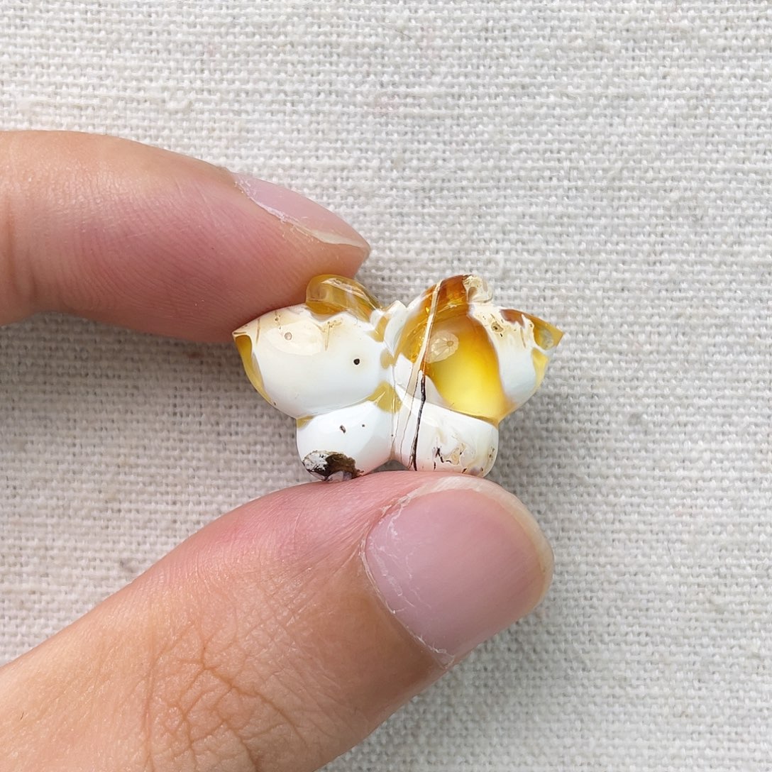 琥珀未镶嵌珠宝奇石蝴蝶