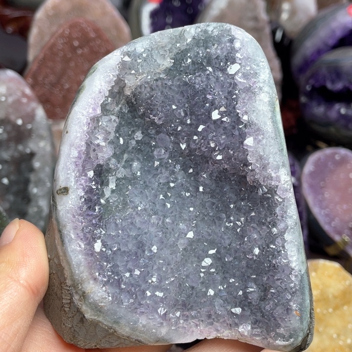 水晶摆件未镶嵌捡漏