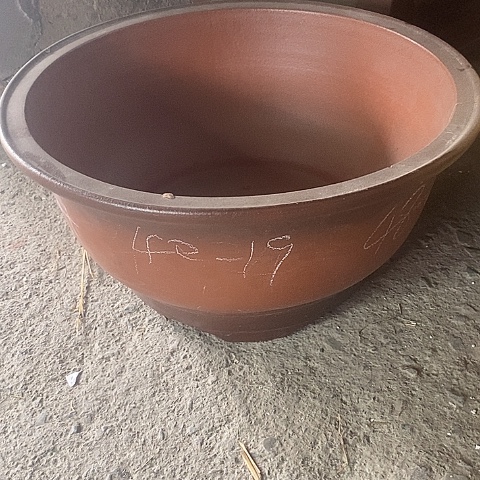 中国宜兴紫砂花盆，