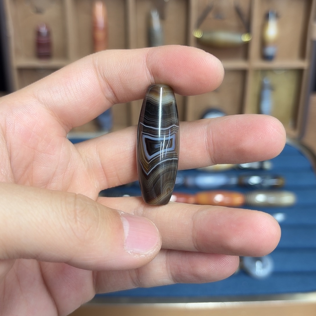 艾***管玛瑙/玉髓合金颈饰