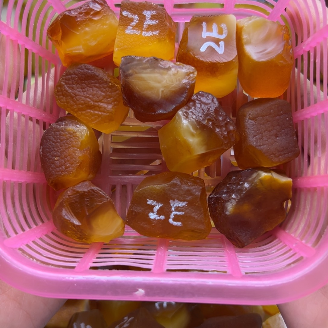 ****年定制琥珀未镶嵌琥珀蜜蜡