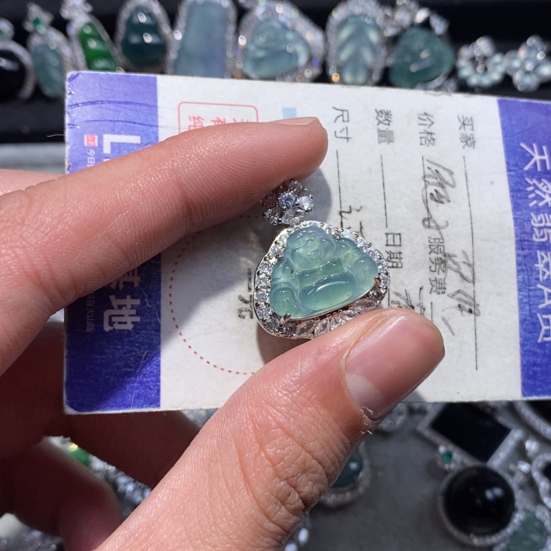 翡翠颈饰未镶嵌翡翠