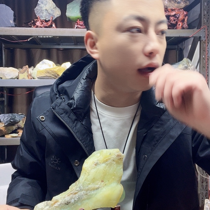 蛇纹石玉未镶嵌珠宝奇石1