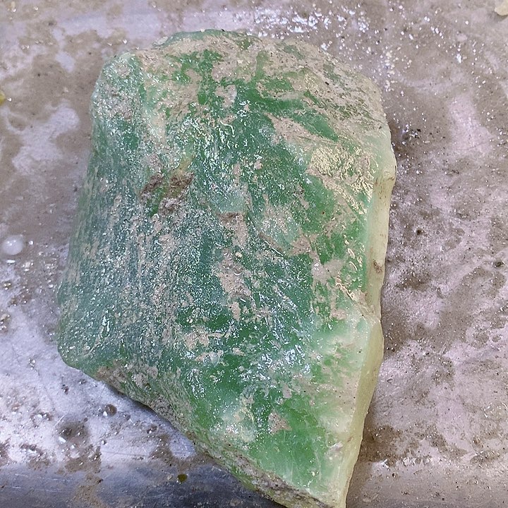 未镶嵌蛇纹石玉珠宝奇石