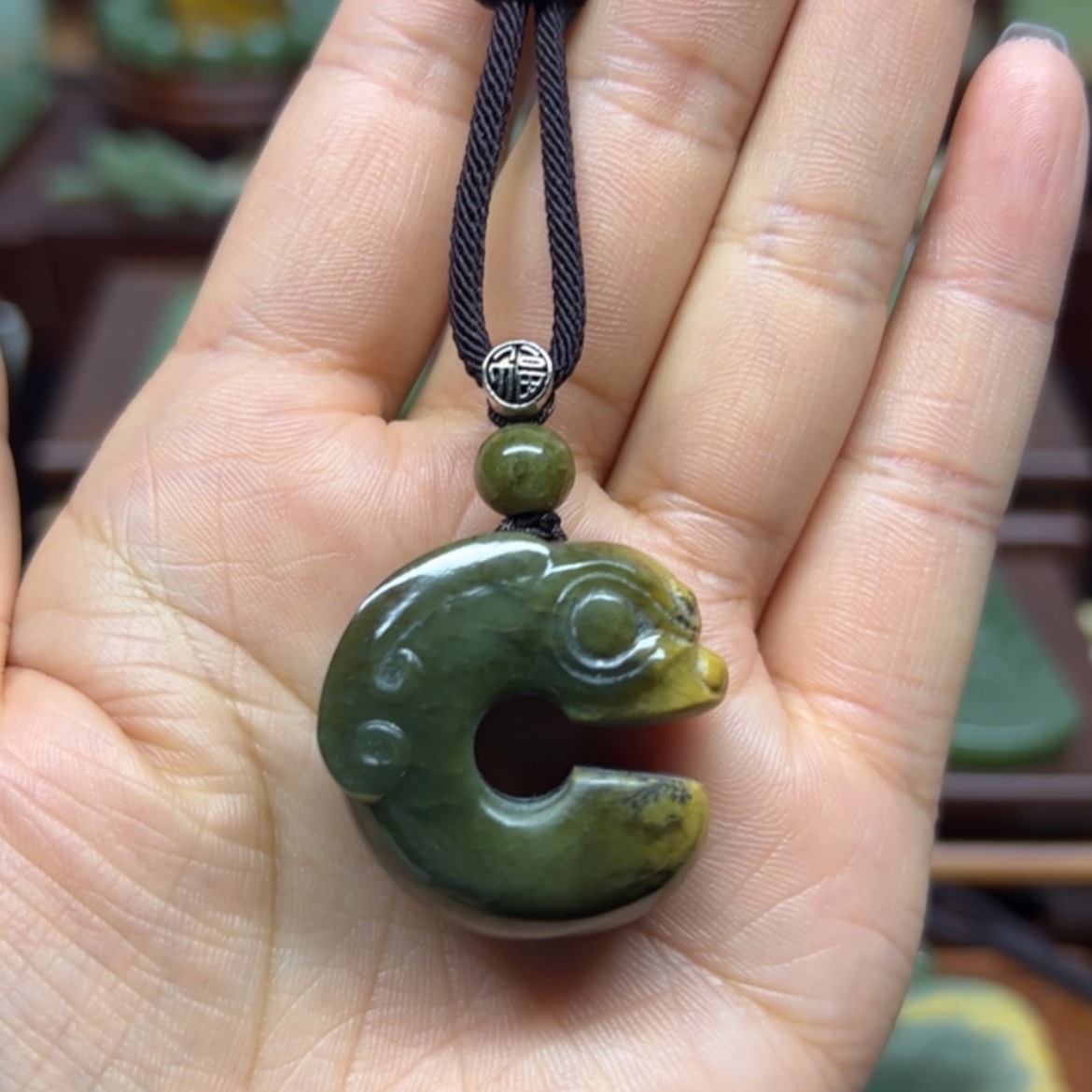 【闪购商品】岫岩河磨玉（透闪石质玉）颈饰未镶嵌玉猪龙