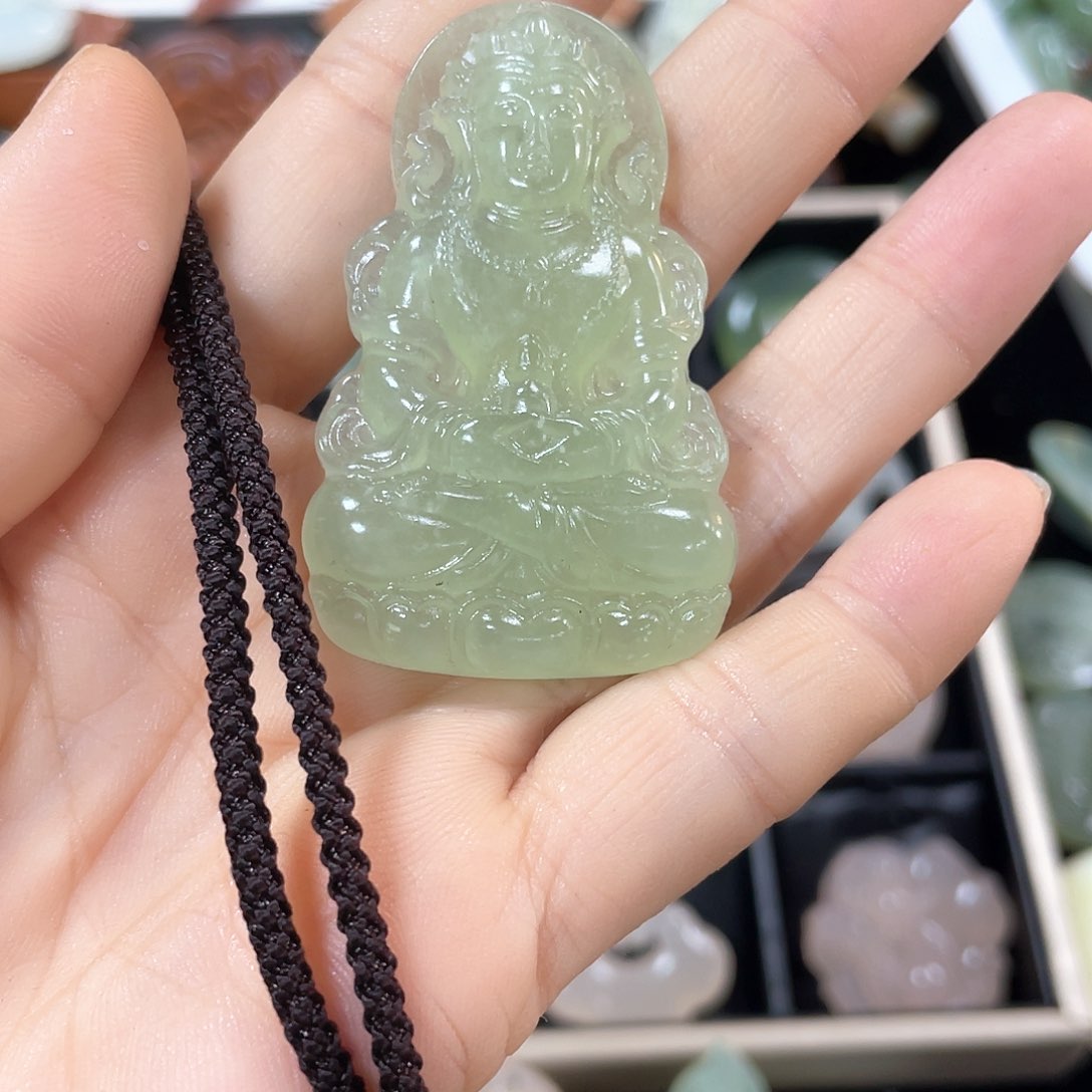 蛇纹石玉颈饰合金