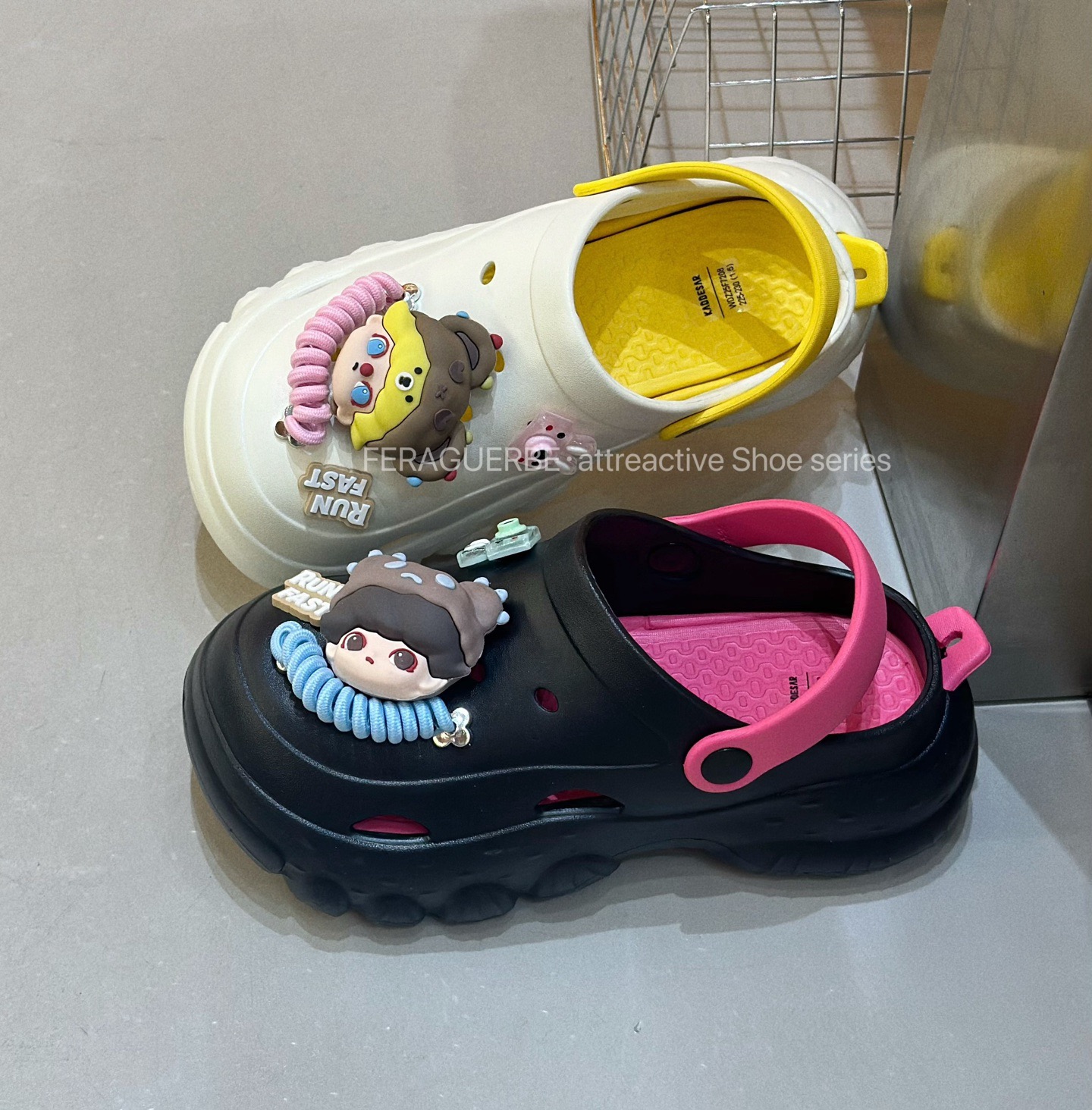 2025时尚凉鞋女款网红软底百搭防滑踩屎感厚底外穿拖鞋女