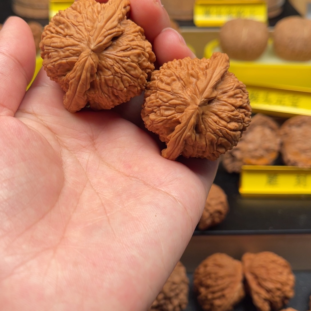 文玩核桃吊坠?****°43白狮子