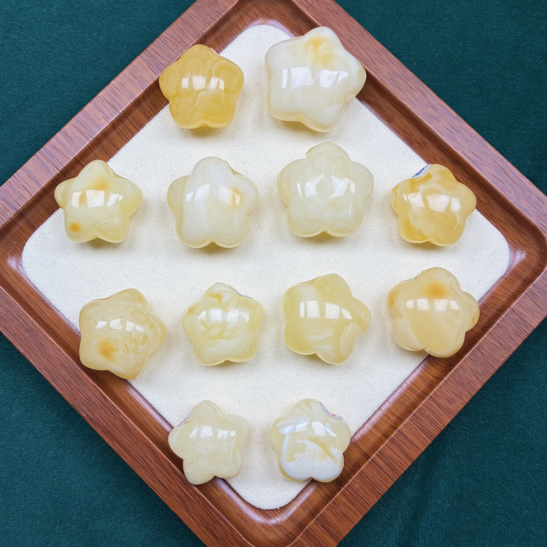 天然蜜蜡白花五角星，抖音基地发货，带证书，看好拍。（多样性发货）