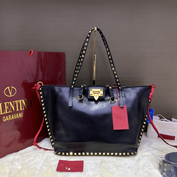 95新/华伦天奴/市场价33500/包包/250122MM0012