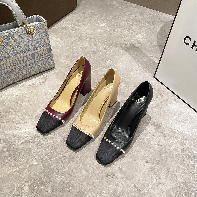 2025秋冬季新款小香风拼接小方头不累脚粗跟时尚珍珠浅口高跟鞋女