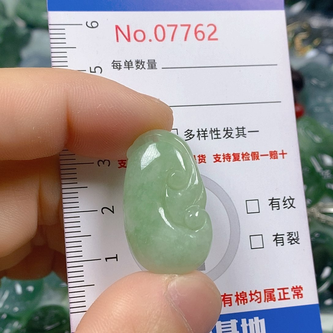 翡翠颈饰未镶嵌天然翡翠