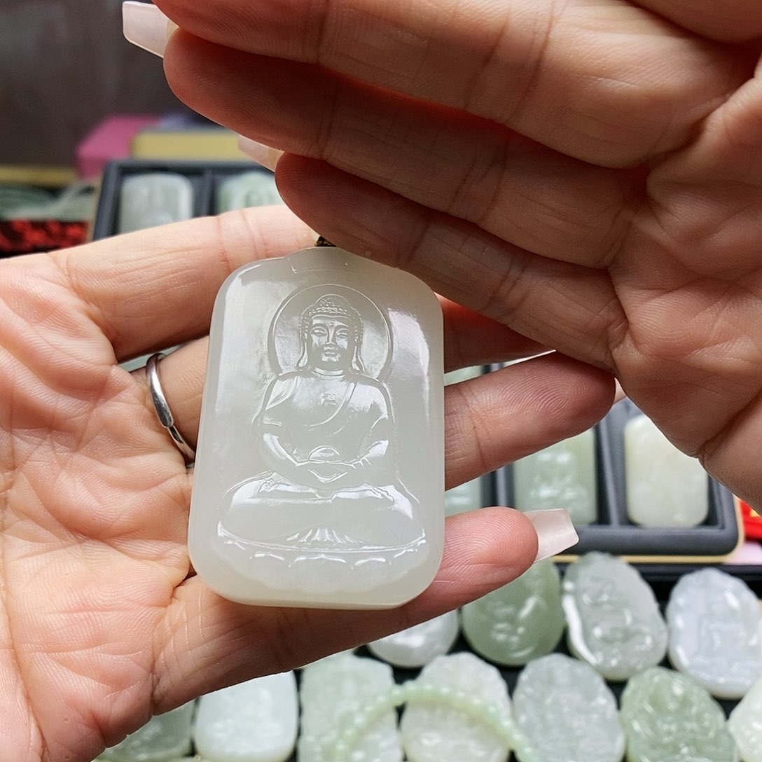 和田玉颈饰未镶嵌陈*