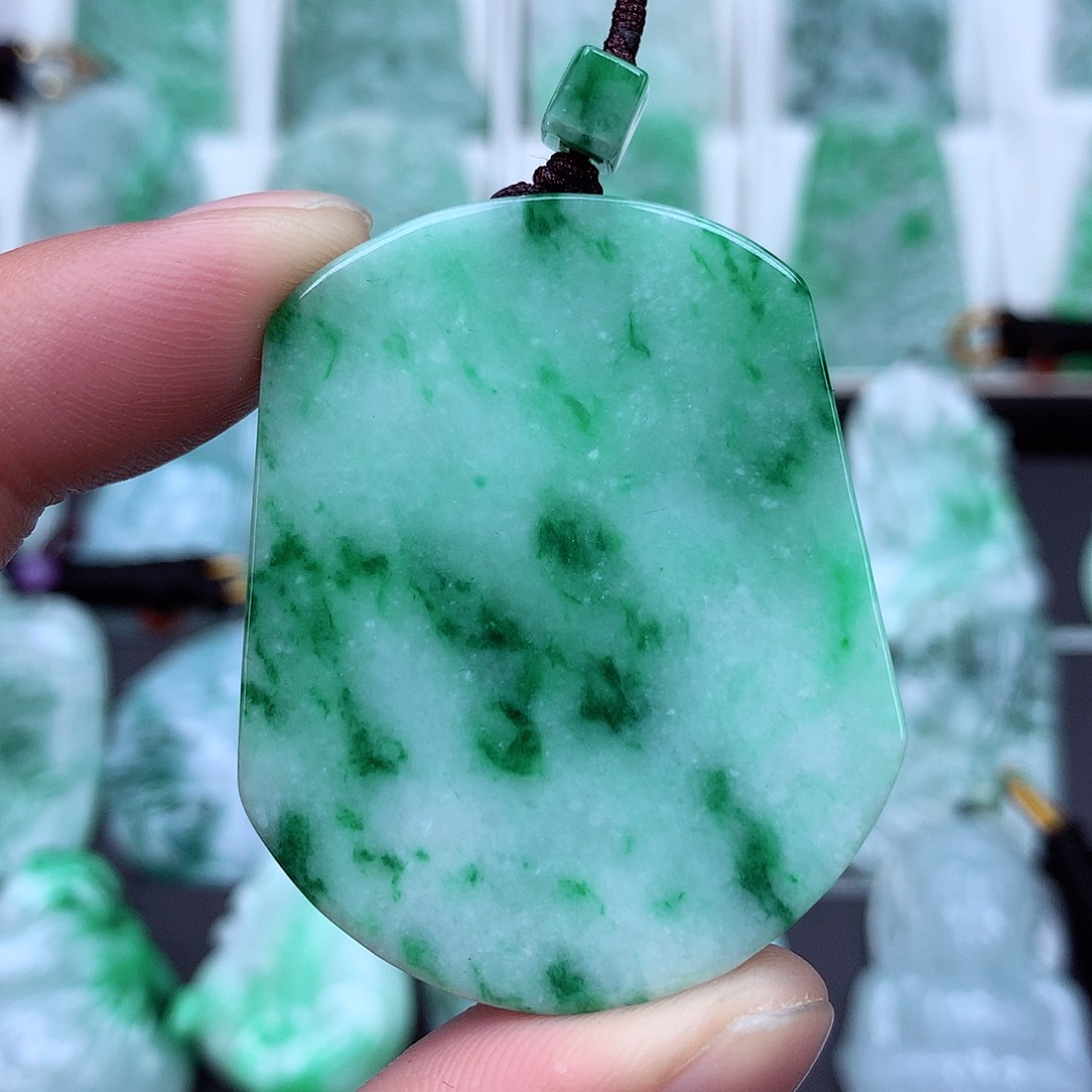 翡翠颈饰未镶嵌翡翠吊坠