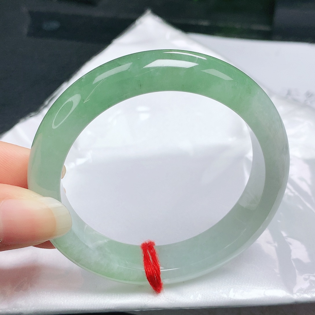 翡翠手镯未镶嵌正