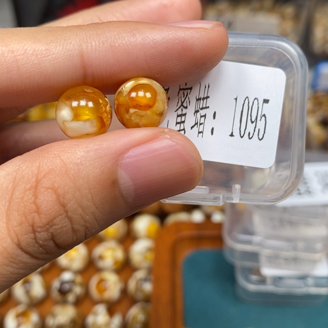 蜜蜡未镶嵌珠宝奇石1095