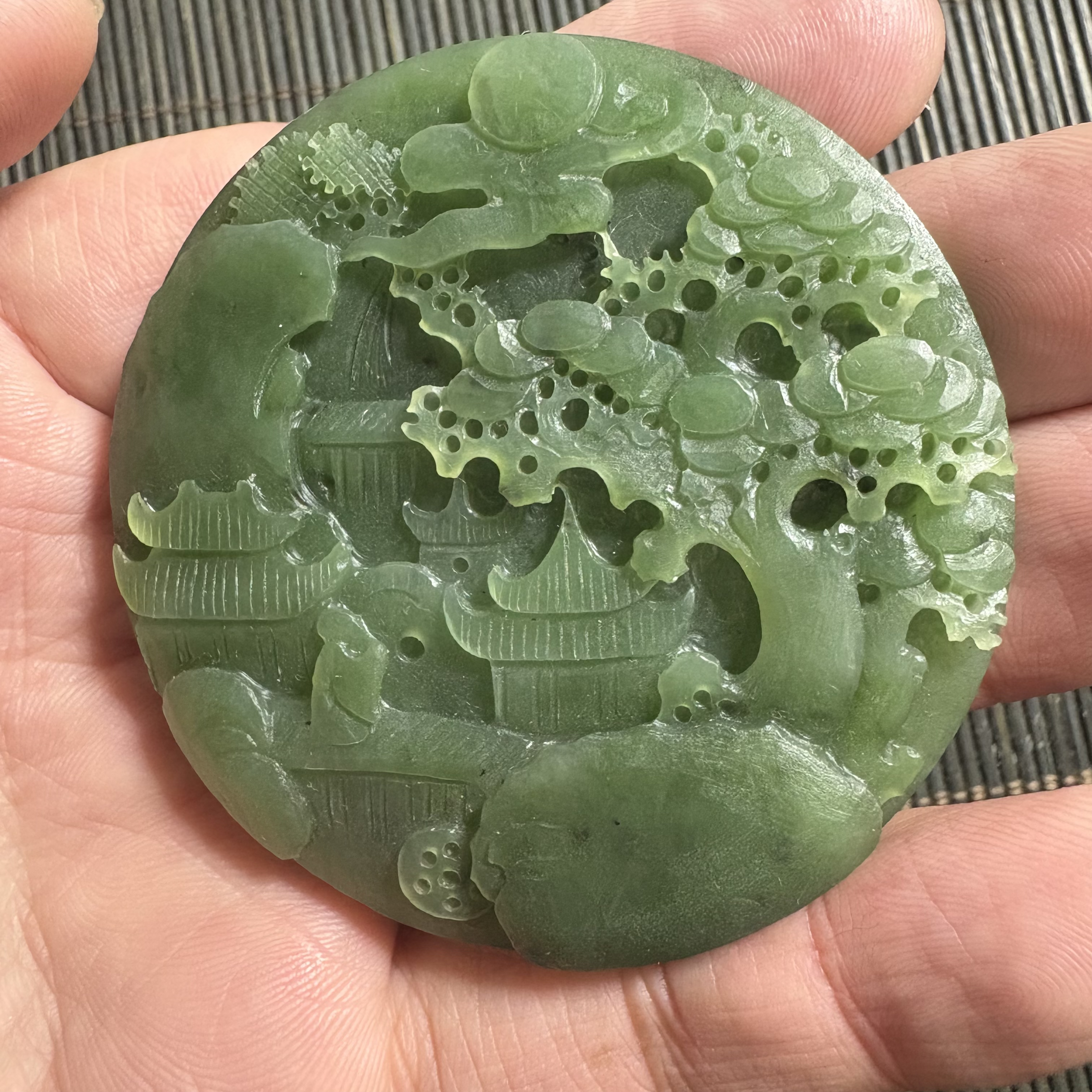 和田玉碧玉山水牌子挂件