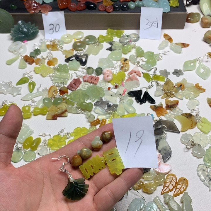 蛇纹石玉耳钉足银镀金镶嵌依*