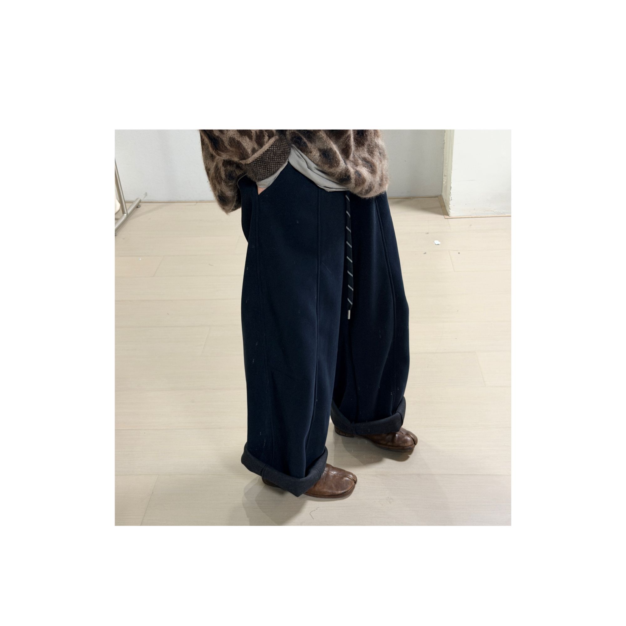 卖一整个冬天的线条阔腿加绒卫裤