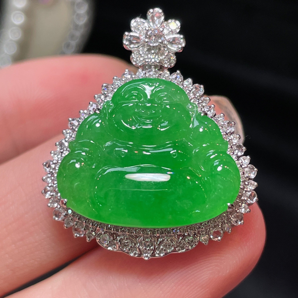 18k金镶嵌天然缅甸翡翠A货高冰冰种正阳绿辣绿佛公吊坠