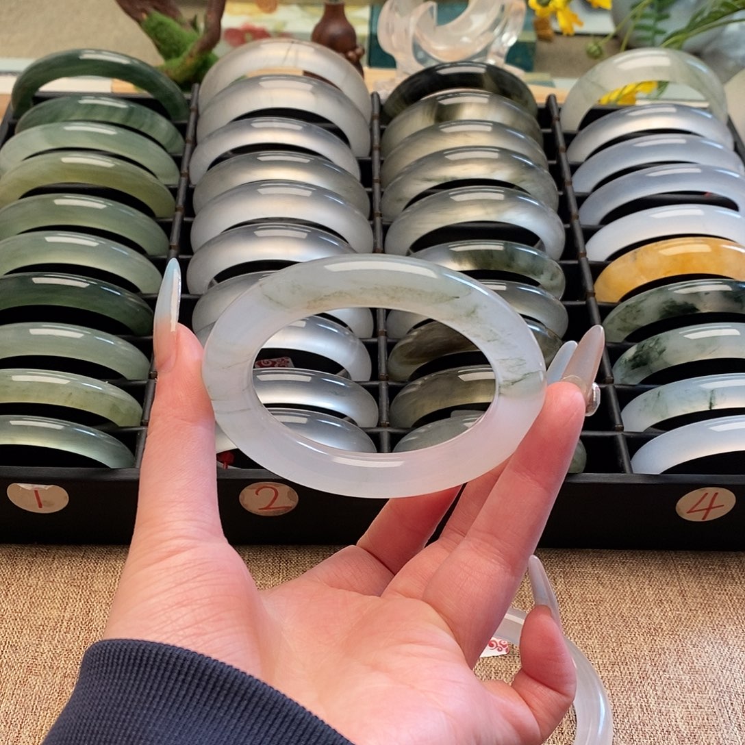 石英质玉未镶嵌手镯