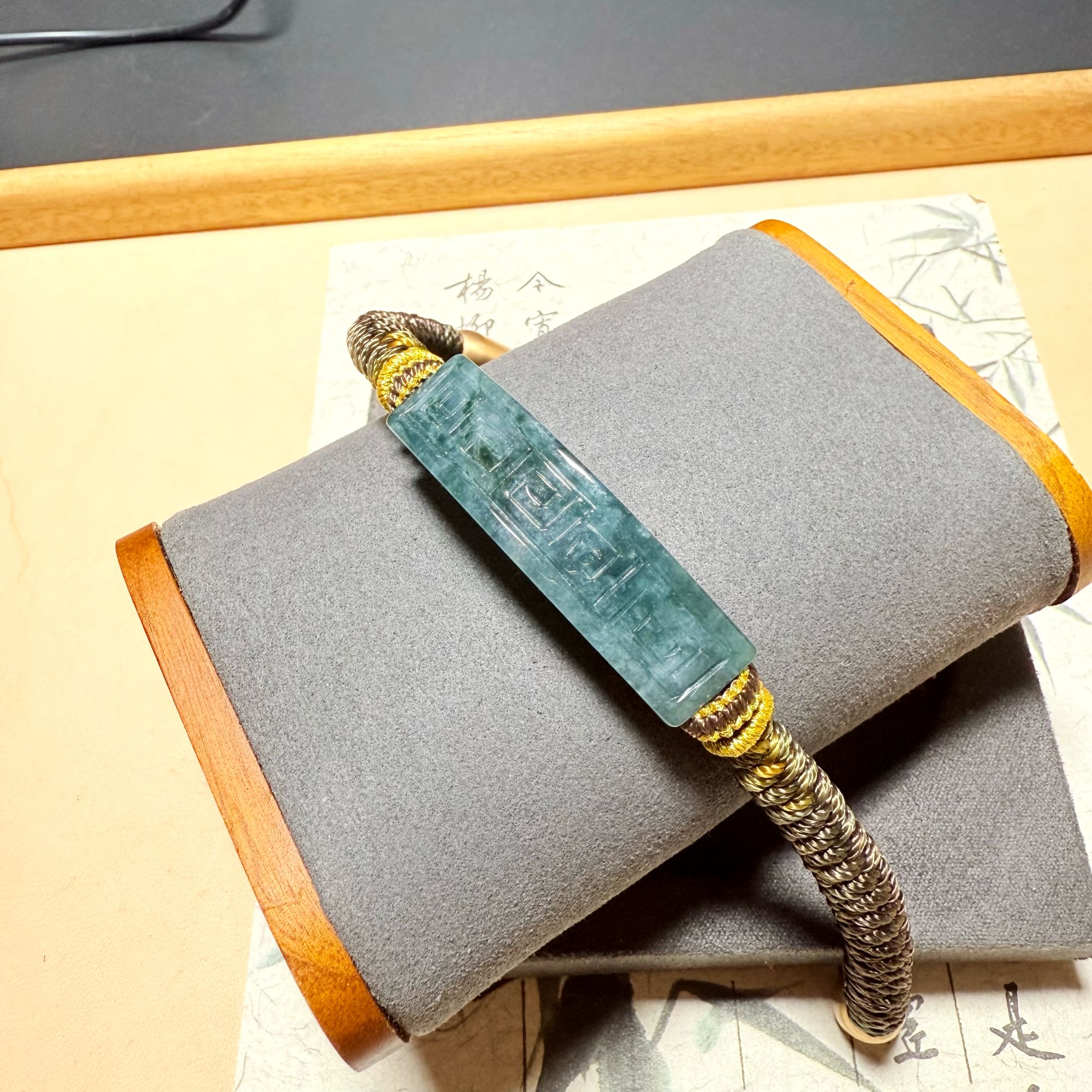 天然A货翡翠手牌仿古纹精工雕刻设计