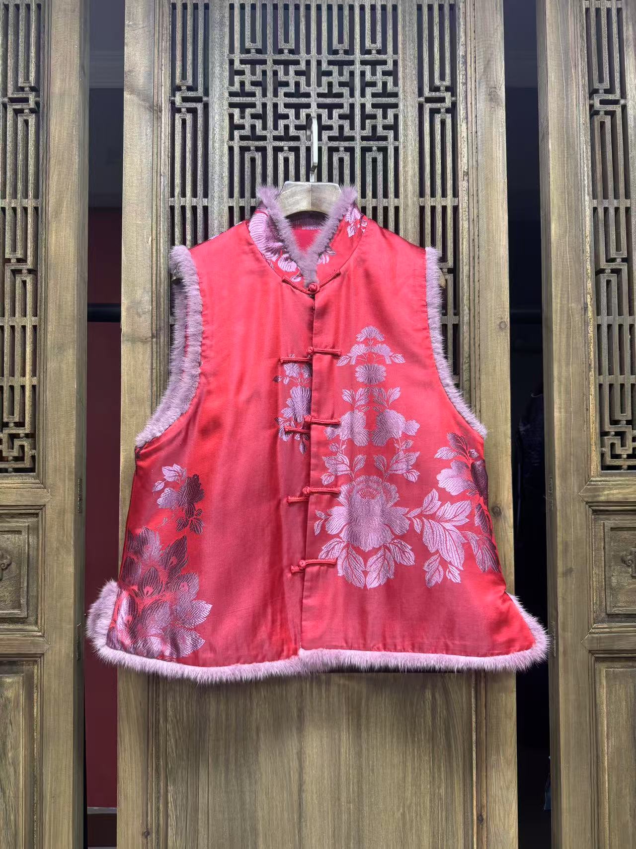 云喜原创老缎对襟加貂毛棉马夹05