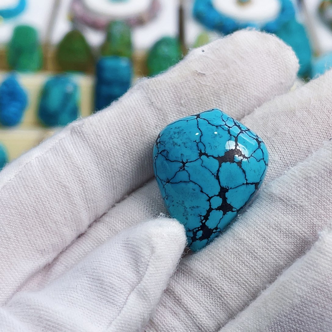 绿松石未镶嵌颈饰